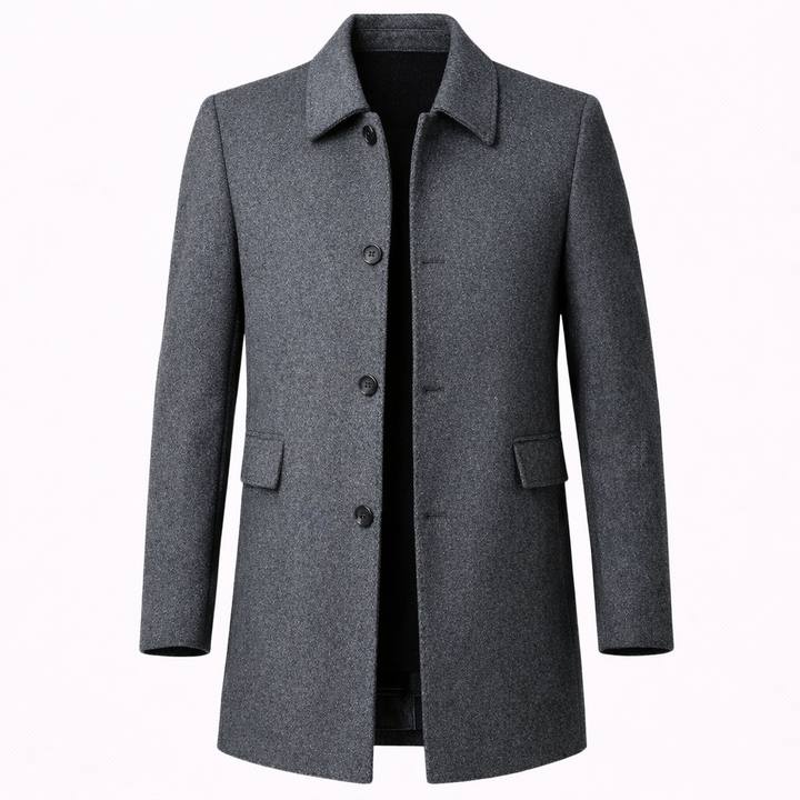 Eleganter, anthrazitfarbener Herren-Wollmantel mit klassischem Kragen, Knopfleiste und praktischen Pattentaschen.