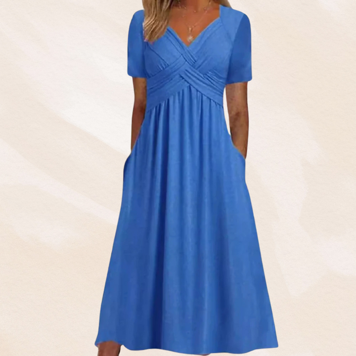 Alina Damen Midikleid in Blau mit V-Ausschnitt, kurzen Ärmeln und praktischen Seitentaschen.