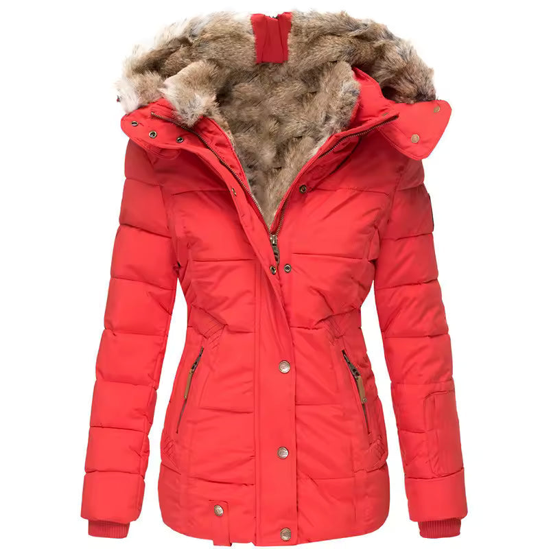 Taillierte rote Damen-Winterjacke mit gefütterter Kapuze, Kunstfellkragen, Reißverschluss und Druckknopfleiste.