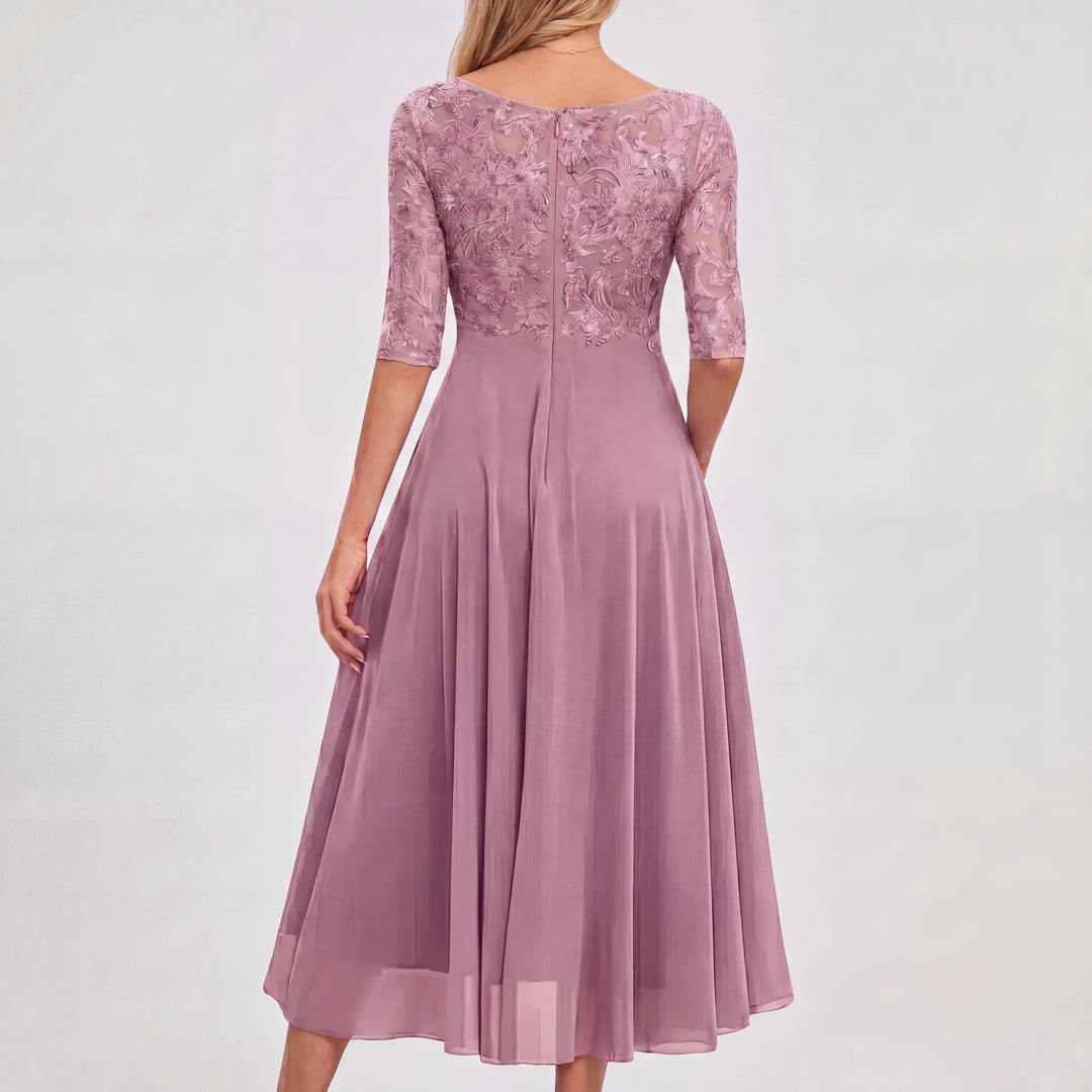 Elegantes Amelie Damen Midikleid in Mauve mit feiner Spitzenoptik am Oberteil und fließendem Rock.