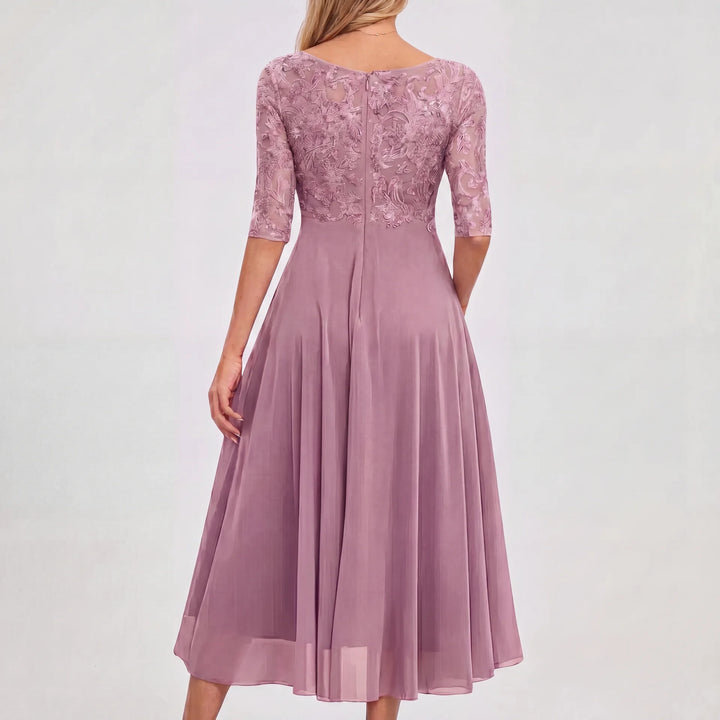 Elegantes Amelie Damen Midikleid in Mauve mit feiner Spitzenoptik am Oberteil und fließendem Rock.