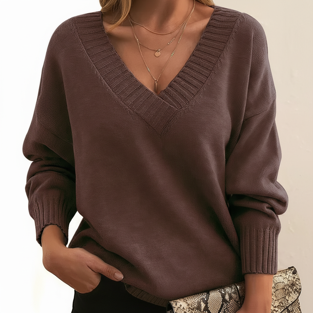 Dunkelbrauner Damenpullover mit elegantem V-Ausschnitt, weichem Strickmaterial und gerippten Bündchen für einen stilvollen Look.