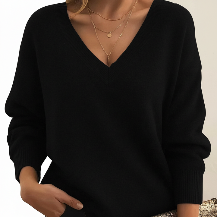 Eleganter schwarzer Damen-Pullover mit femininem V-Ausschnitt und weichem Strick für einen stilvollen Look.
