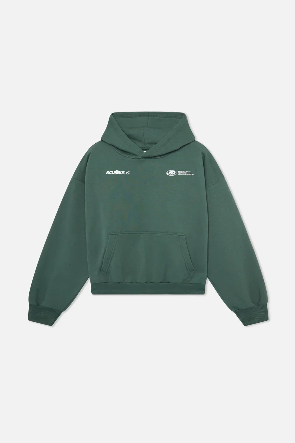 Dunkelgrüner Oversized Damen-Hoodie mit Kapuze, Kängurutasche und weißem Logo-Print auf der Brust.