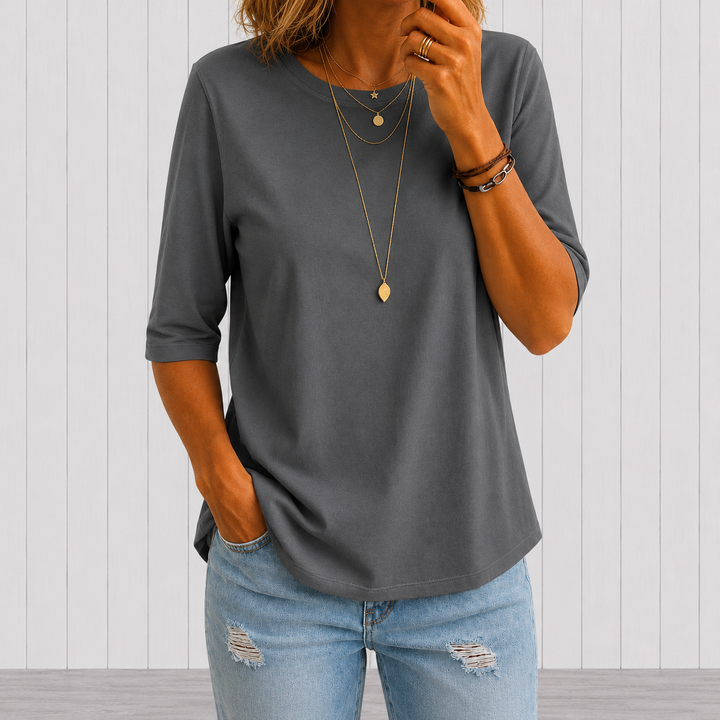 Dunkelgraues Annika Damen-Shirt mit Rundhals und Halbarm-Schnitt in lockerer Passform aus weichem Material.