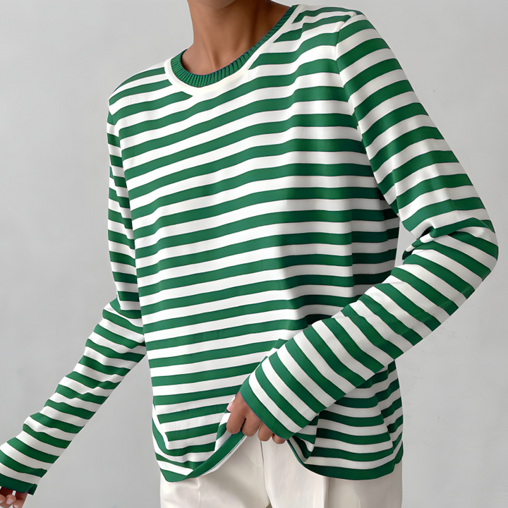 Damen-Pullover Clara mit grün-weißem Streifenmuster, Rundhalsausschnitt und lockerer Passform für einen maritimen Look.