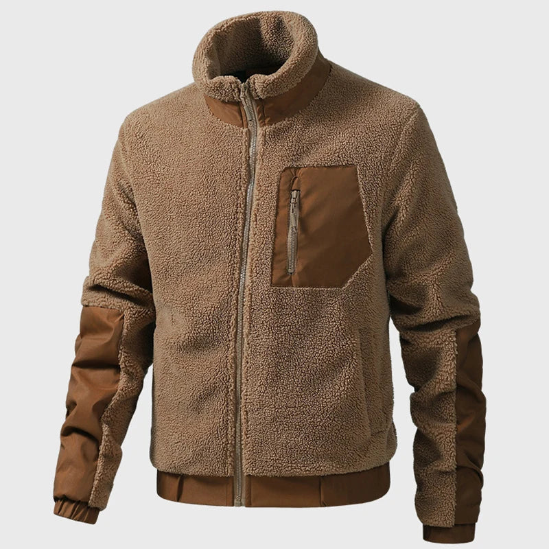 Braune Dario Herren-Fleecejacke mit Stehkragen, Reißverschluss und kontrastierenden Materialeinsätzen für kalte Tage.