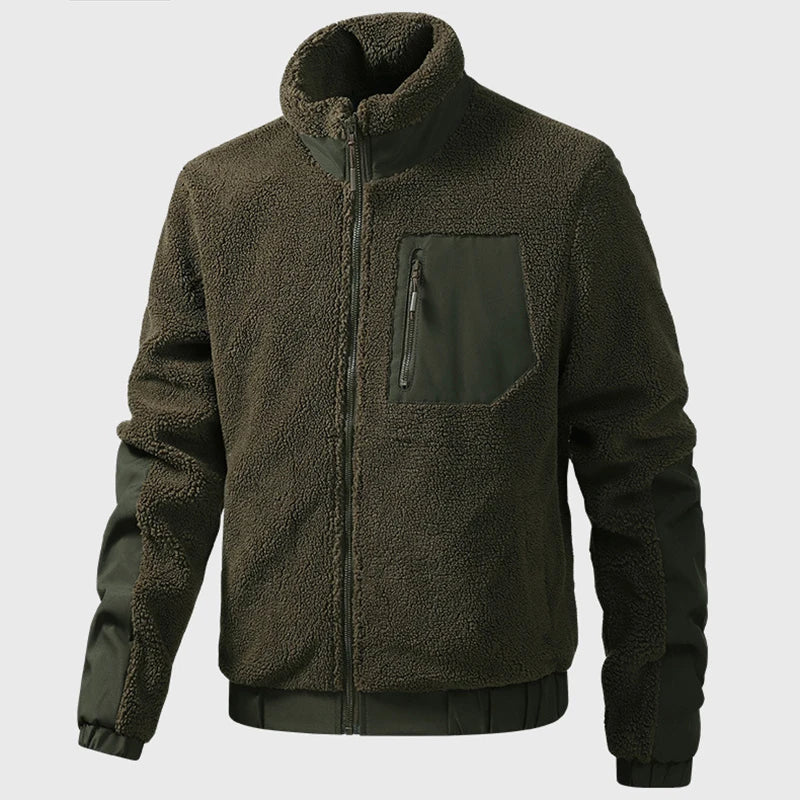 Dunkelgrüne Dario Herren-Fleecejacke mit Stehkragen, Reißverschluss und praktischer Brusttasche für kalte Tage.