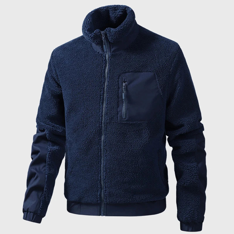 Dunkelblaue Dario Herren Fleecejacke mit Stehkragen, Reißverschluss und praktischer Brusttasche für kalte Tage.