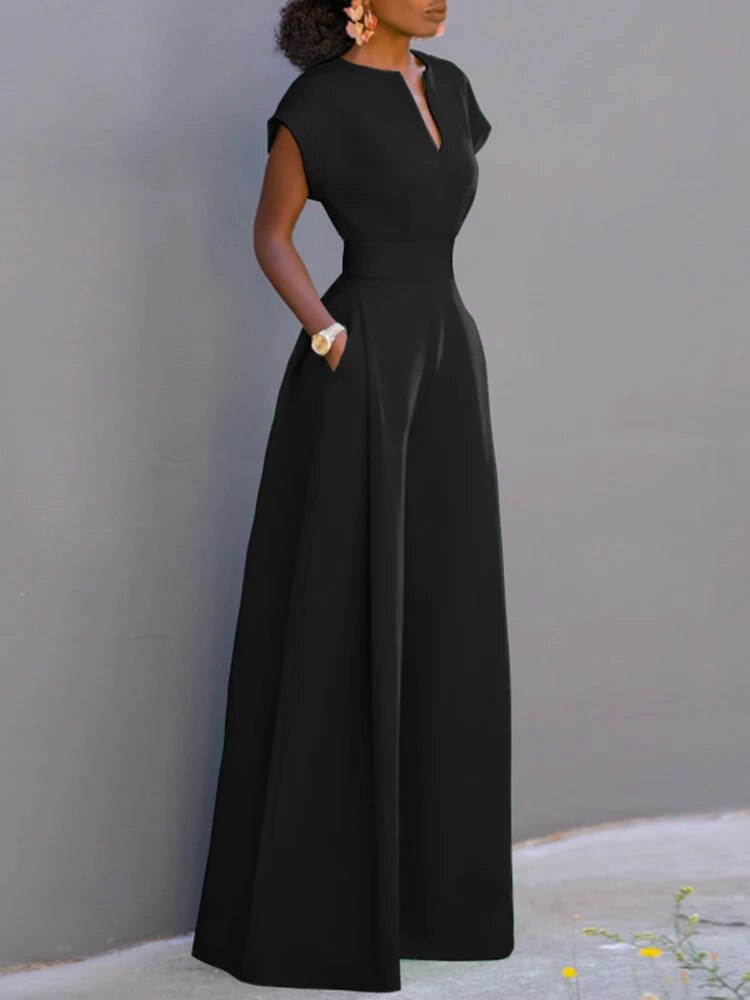 Schwarzer Elena Damen-Jumpsuit mit V-Ausschnitt, betonter Taille und weitem Bein.