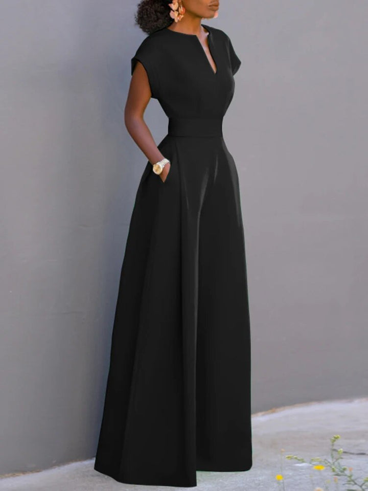 Schwarzer Elena Damen-Jumpsuit mit V-Ausschnitt, betonter Taille und weitem Bein.