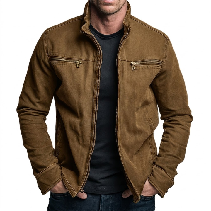 Braune Herrenjacke im Used-Look mit Stehkragen, Reißverschluss und praktischen Brusttaschen für einen kernigen Stil.
