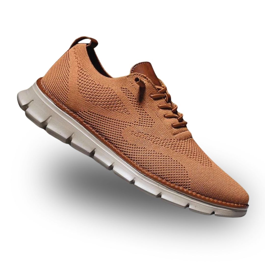Brauner Herren-Mesh-Sneaker mit Lederoptik-Details, Schnürung und flexibler, gerillter Laufsohle.