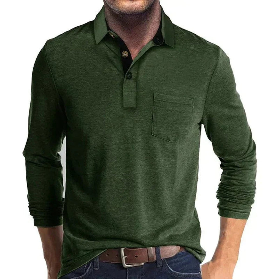 Dunkelgrünes Langarm-Poloshirt für Herren mit Brusttasche, schwarzem Kontrastkragen und Knopfleiste.