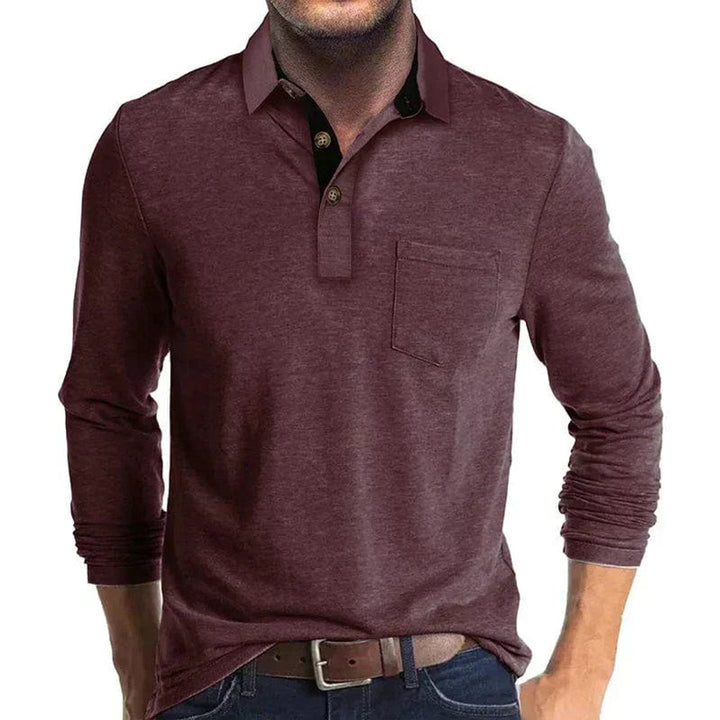 Dunkelrotes Langarm-Poloshirt für Herren mit Brusttasche, kontrastierendem Kragen und kurzer Knopfleiste.