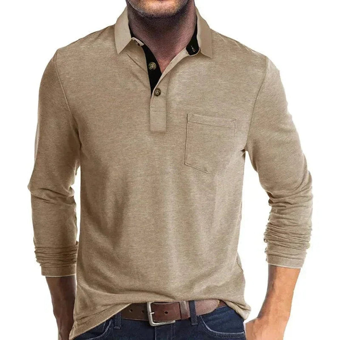 Beiges Herren-Langarm-Poloshirt mit Brusttasche, Kontrastkragen und Knopfleiste in schlanker Passform.