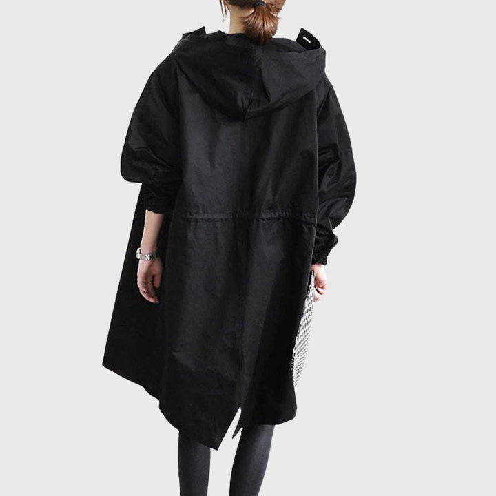 Schwarzer Damen-Oversized-Kapuzenmantel in mittellanger Passform mit praktischem Kordelzug in der Taille.