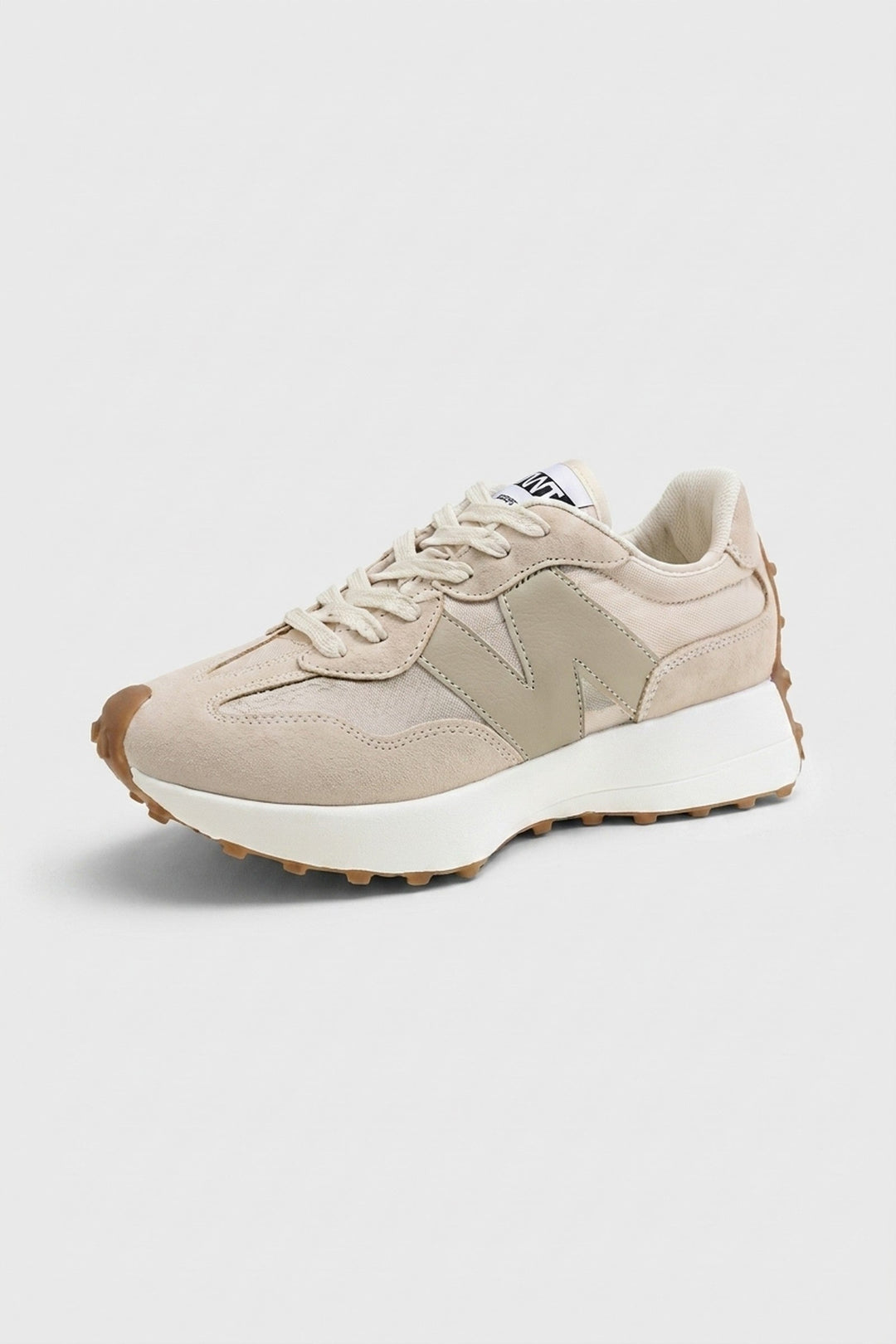 Beigefarbener Damen-Retro-Sneaker aus Wildleder und Mesh mit Schnürung und markanter, profilierter Gummisohle.