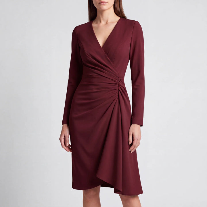 Livia Damen Langarm Midi Wickelkleid in elegantem Bordeaux mit schmeichelhaften Raffungen an der Taille.
