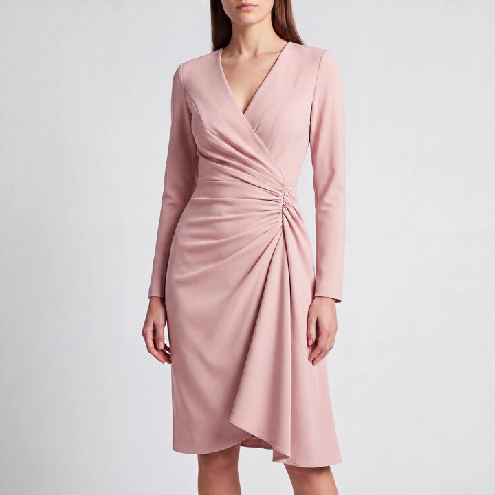 Elegantes Livia Damen Midi Wickelkleid in Rosé mit langen Ärmeln und schmeichelhaften Raffungen an der Taille.