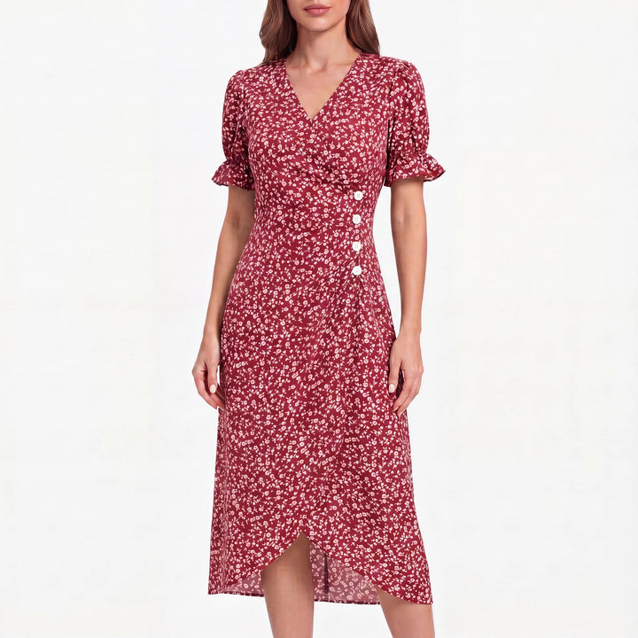 Feminin rotes florales Midikleid mit V-Ausschnitt, kurzen Rüschenärmeln und seitlichen Knöpfen.