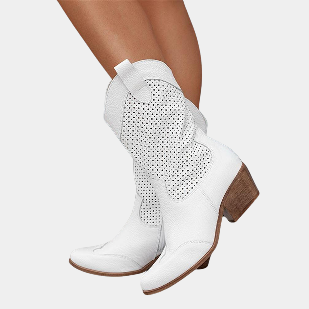 Weiße Jana Cowboystiefel mit perforiertem Schaft, spitzer Zehenform und stabilem Blockabsatz in Holzoptik.