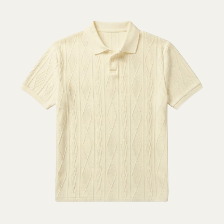 Cremefarbenes Herren-Strickpoloshirt mit plastischem Rautenmuster, Polokragen und kurzer Knopfleiste.