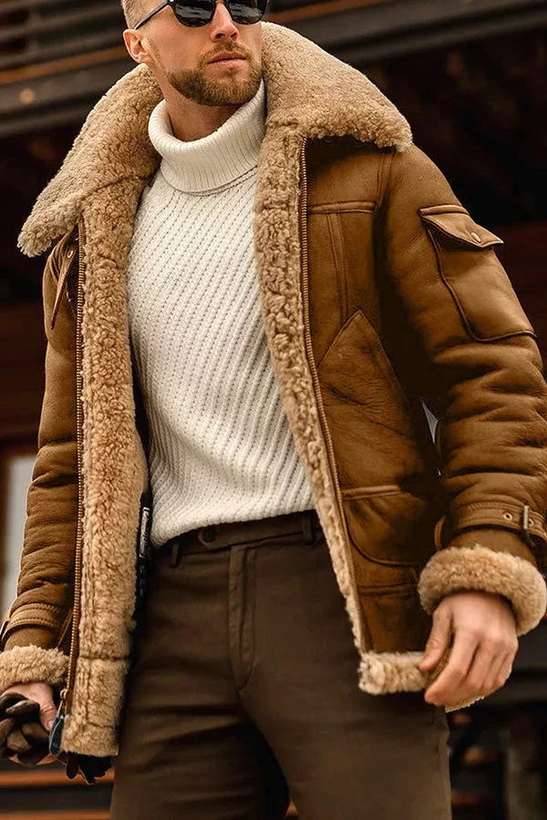 Braune Herren-Fliegerjacke mit markantem Fellkragen und kuscheligem Teddyfutter für einen souveränen Winter-Look.