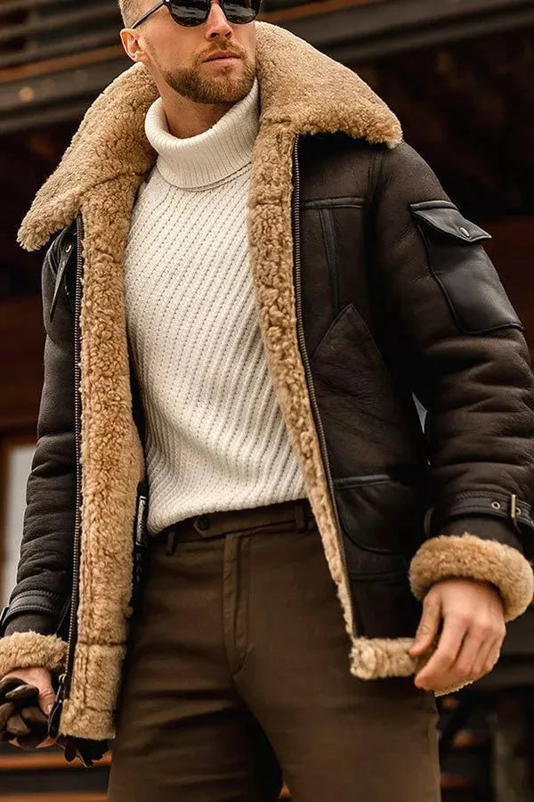 Dunkelbraune Herren-Fliegerjacke mit kuscheligem Teddyfutter und markantem Fellkragen für einen stilvollen Winter-Look.