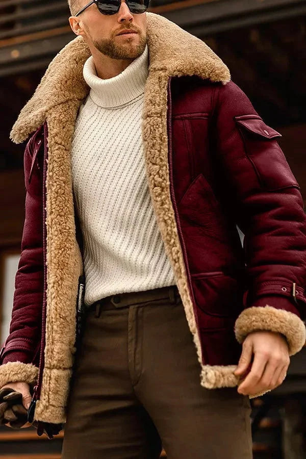 Dunkelrote Herren-Fliegerjacke mit kuscheligem Teddyfutter, markantem Fellkragen und praktischen Taschen für den Winter.