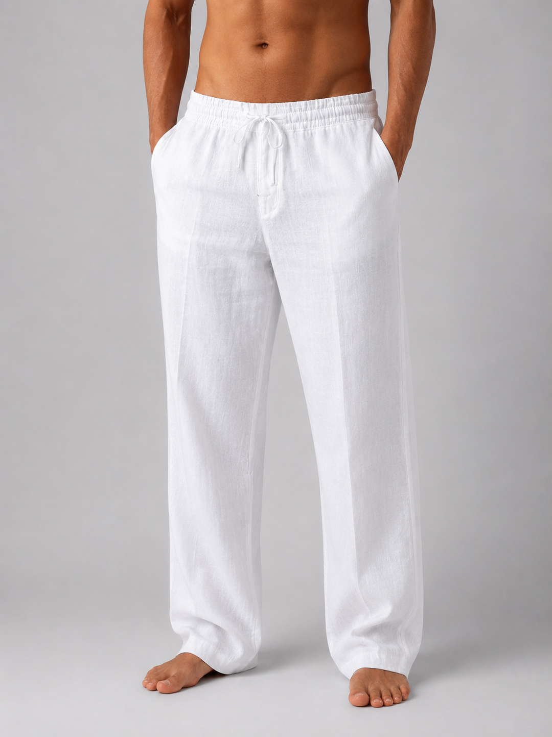 Weiße Herren-Leinenhose mit elastischem Kordelzugbund und lockerer Passform in sommerlichem Design.