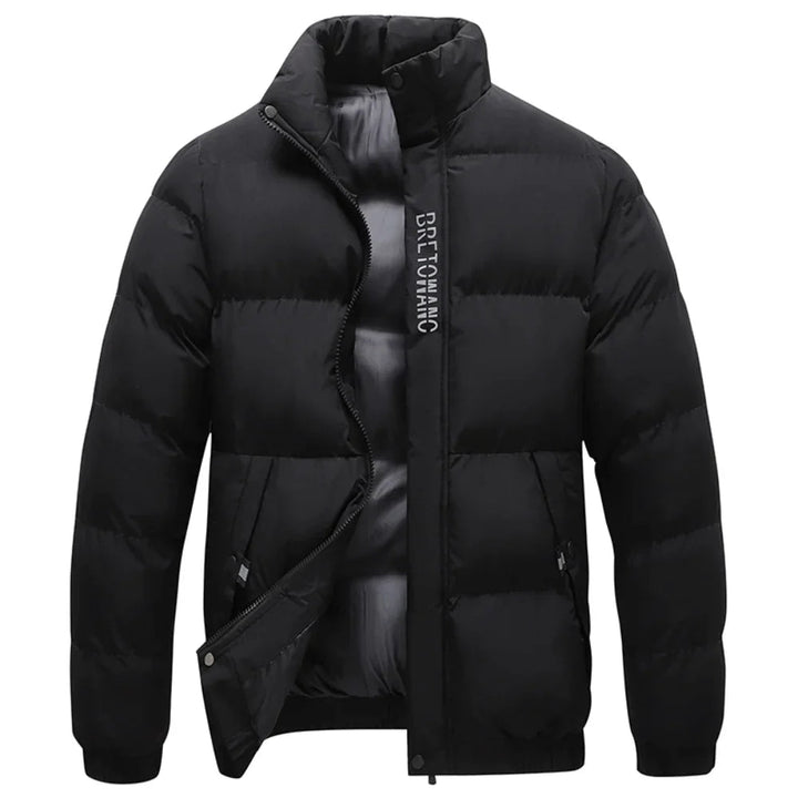 Schwarze Julian Herren-Steppjacke mit Stehkragen, Reißverschluss und gefüttertem Design für kalte Wintertage.