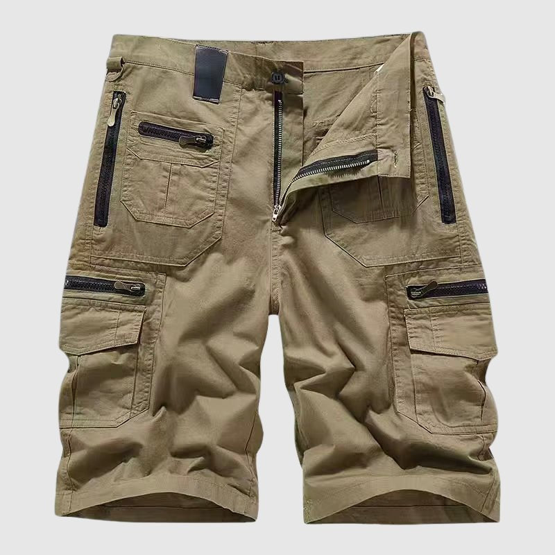 Beigefarbene Kilian Cargo-Shorts für Herren mit Reißverschlusstaschen, Knopfverschluss und strapazierfähigem Material.