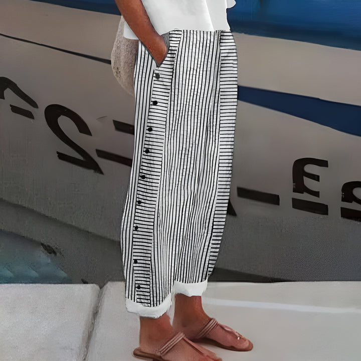 Laura Damen Leinen Hose: Gestreifte Leinenhose mit seitlicher Knopfleiste, lockerem Schnitt und elastischem Bund.