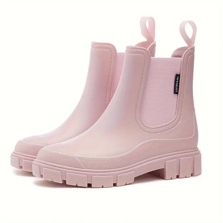 Hellrosa wasserdichte Damen Chelsea Boots mit elastischen Seiteneinsätzen, Anziehschlaufen und robuster Profilsohle.