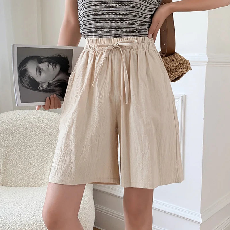 Lena Damen Leinen Sommer Kurze Hose in Beige mit Kordelzug und Bermuda-Passform.