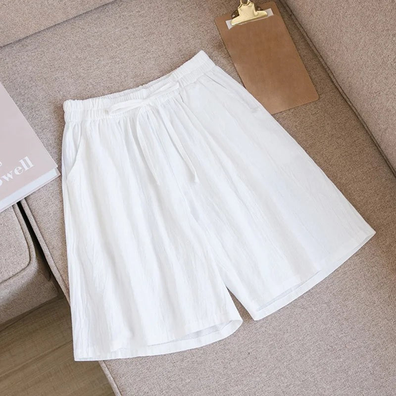 Weiße Lena Damen Leinen Sommer Kurze Hose mit Kordelzug und Seitentaschen für entspannte Tage.