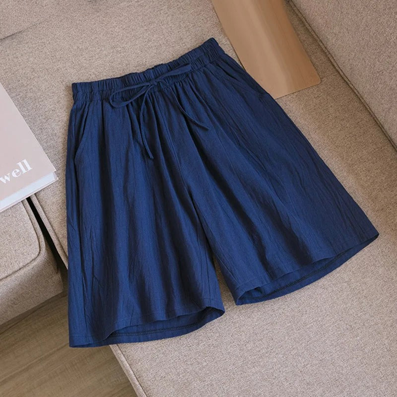 Dunkelblaue Lena Damen Leinen Bermuda Shorts mit Kordelzug und Seitentaschen für entspannten Sommer-Komfort.