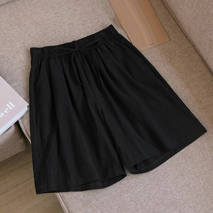 Lena Damen Leinen Sommer Kurze Hose in Schwarz, mit Kordelzug und Bermuda-Länge für lässigen Komfort.