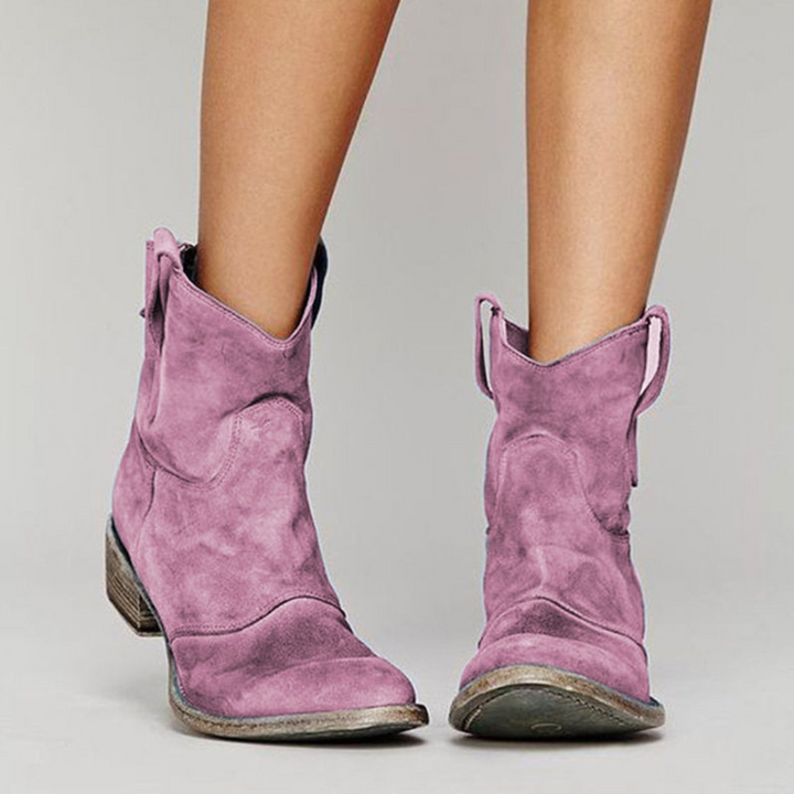 Lila Damen-Westernstiefeletten in Wildleder-Optik mit Blockabsatz und Anziehlaschen im lässigen Used-Look.