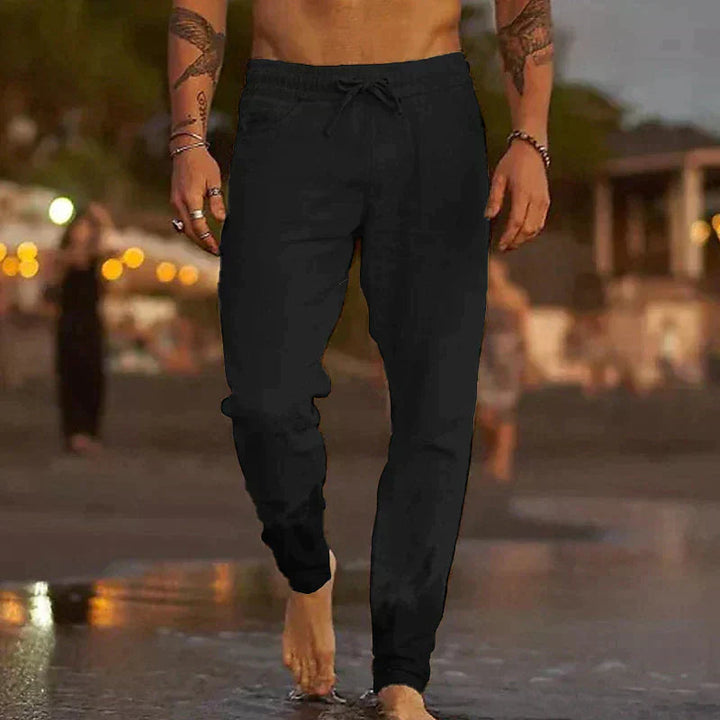 Schwarze Herren-Leinenhose mit elastischem Kordelzugbund und lockerem Schnitt für einen entspannten Sommer-Look.
