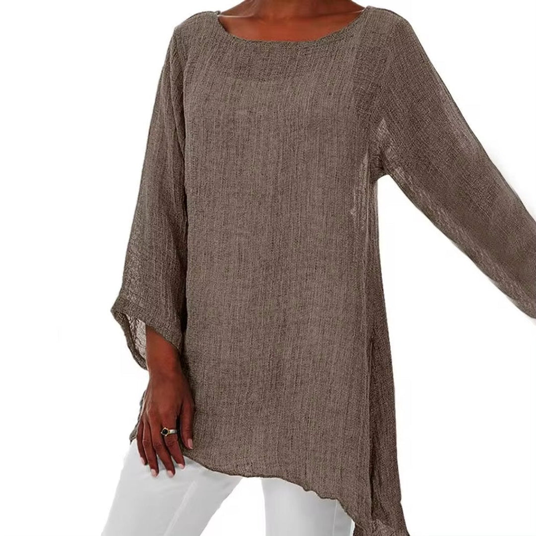 Braune, locker geschnittene Oversized-Tunika in Leinenoptik mit Rundhalsausschnitt, langen Ärmeln und asymmetrischem Saum.