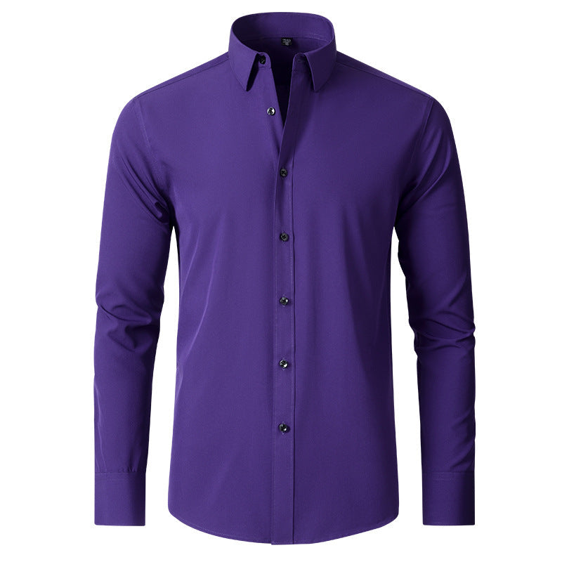 Lila Slim Fit Herrenhemd aus elastischem Stretch-Stoff mit klassischem Kragen und Knopfleiste.