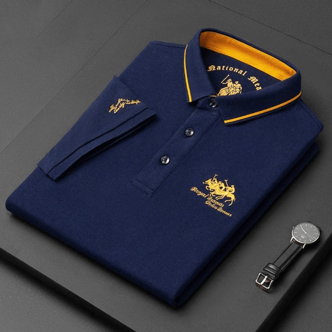 Dunkelblaues Herren-Poloshirt aus Baumwoll-Piqué mit gelben Akzenten, klassischem Kragen und goldener Logostickerei.
