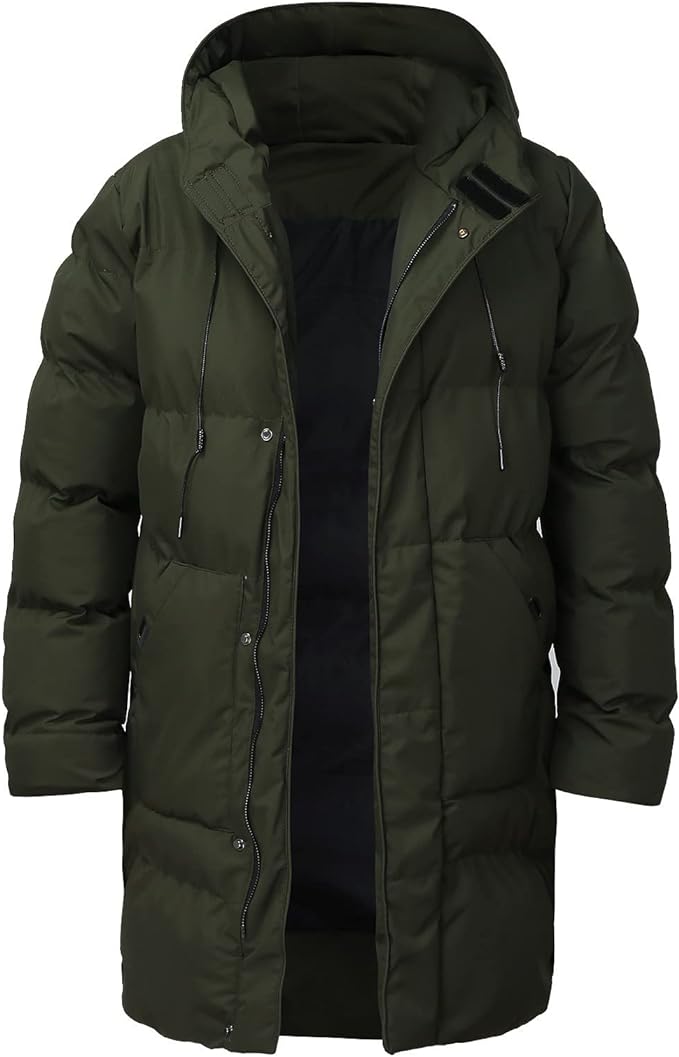 Lange, olivgrüne Herren-Pufferjacke mit Kapuze, dicker Wattierung und praktischem Reißverschluss für warme Wintertage.