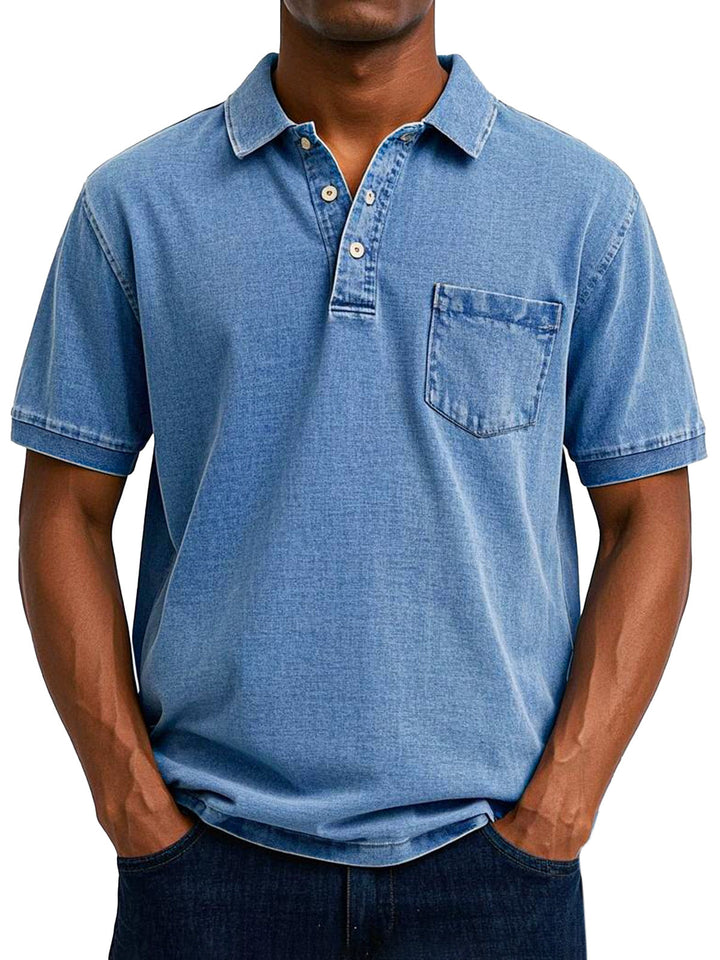 Blaues Herren-Poloshirt im Vintage-Washed-Look mit klassischem Kragen, kurzer Knopfleiste und aufgesetzter Brusttasche.