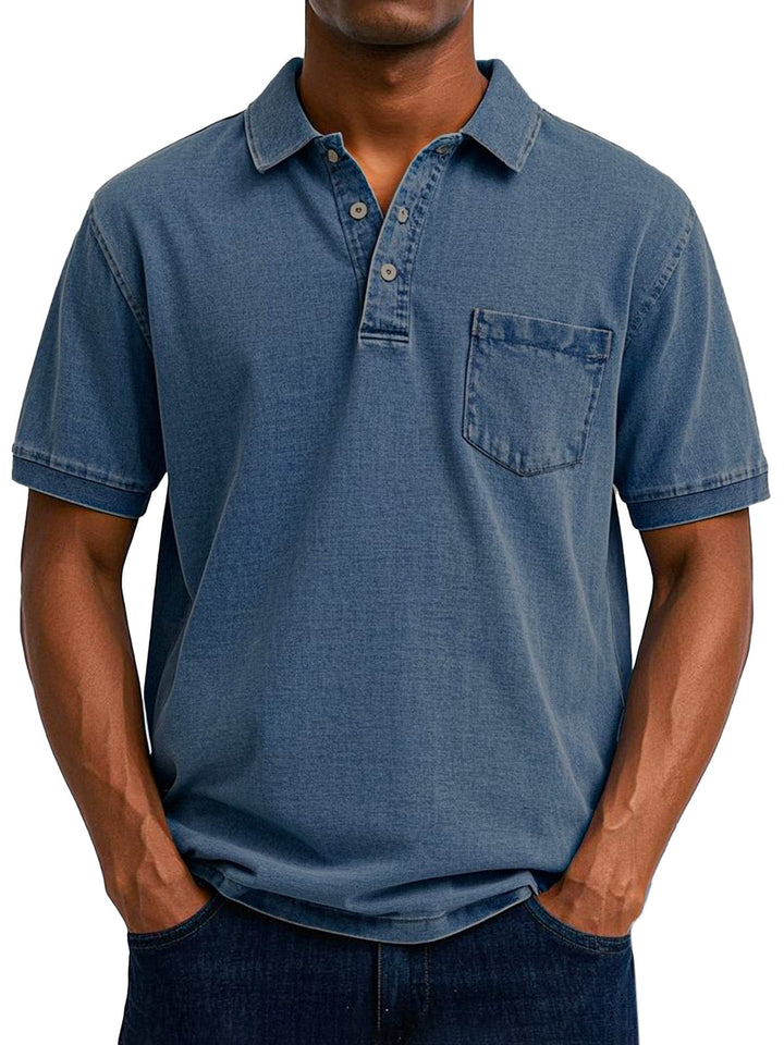 Blaues Herren-Poloshirt im Vintage-Washed-Look mit klassischem Kragen, kurzer Knopfleiste und aufgesetzter Brusttasche.