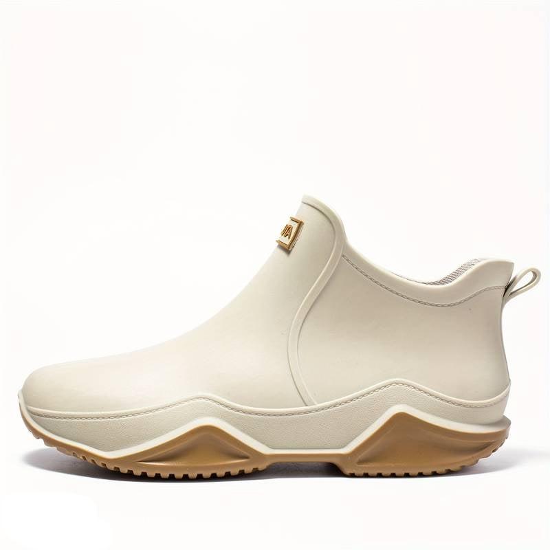 Beigefarbene, wasserdichte Damen-Stiefelette zum Schlüpfen mit markanter, brauner Wellen-Laufsohle und Zugschlaufe.