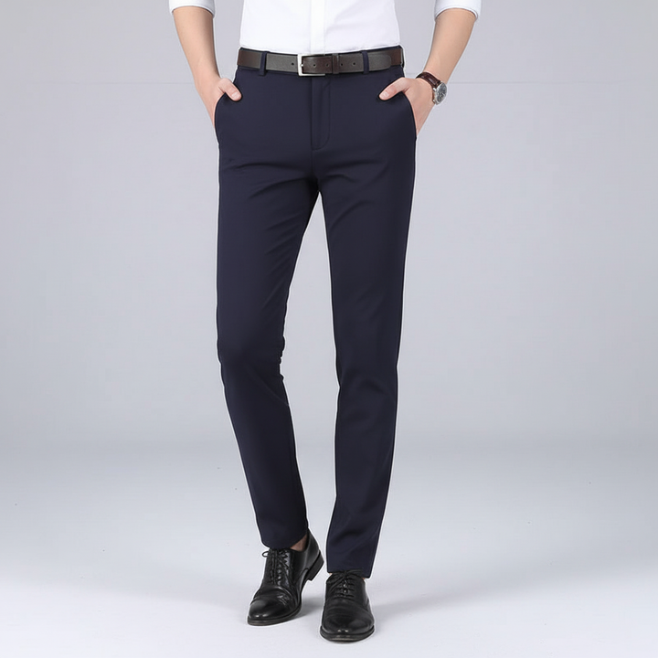Dunkelblaue Marco Herren-Stretchhose mit geradem Schnitt, bequemem elastischem Material und eleganter Passform.
