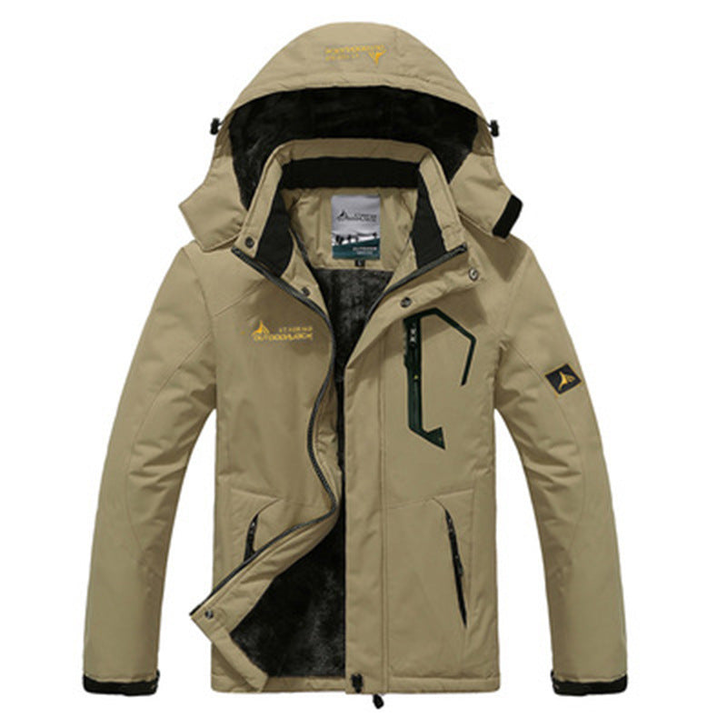 Beigefarbene Herren-Winterjacke mit warmem Fleece-Futter, wasserabweisender Oberfläche und praktischer Kapuze.